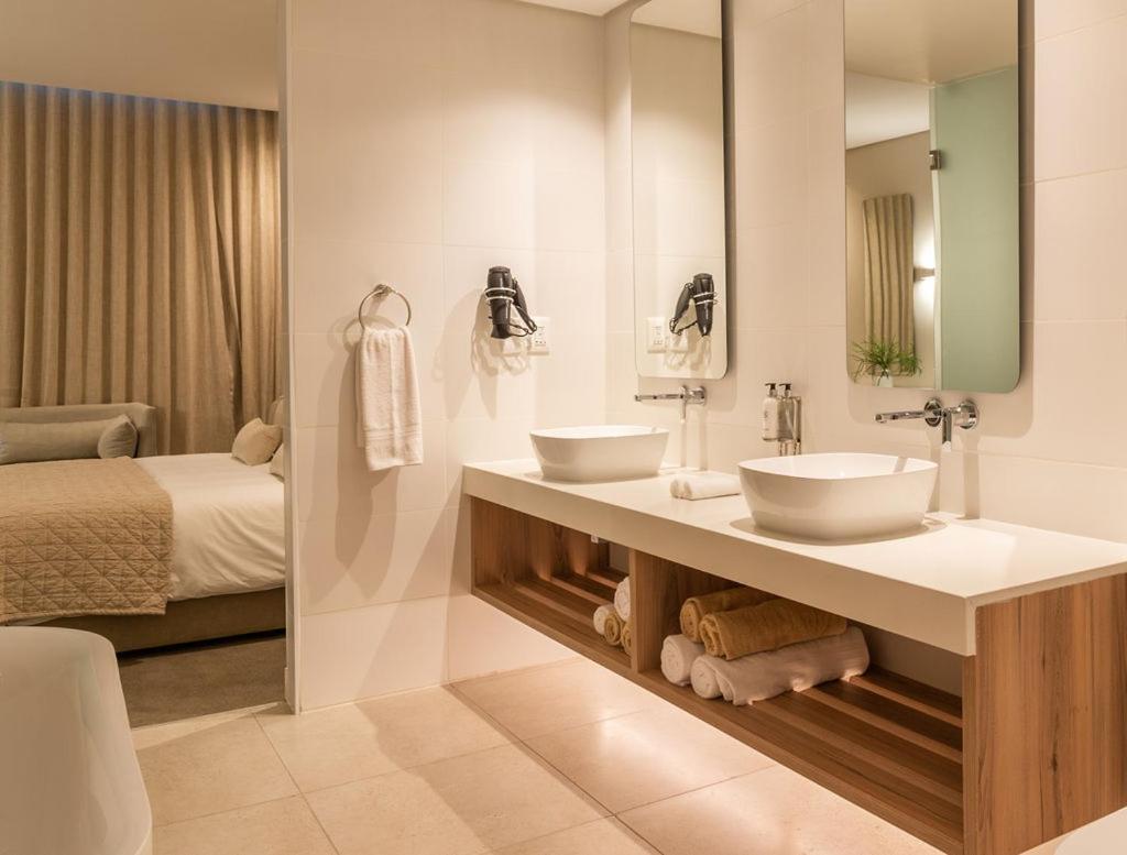 Bluewater Bay Sunrise Hotel Amsterdamhoek Buitenkant foto